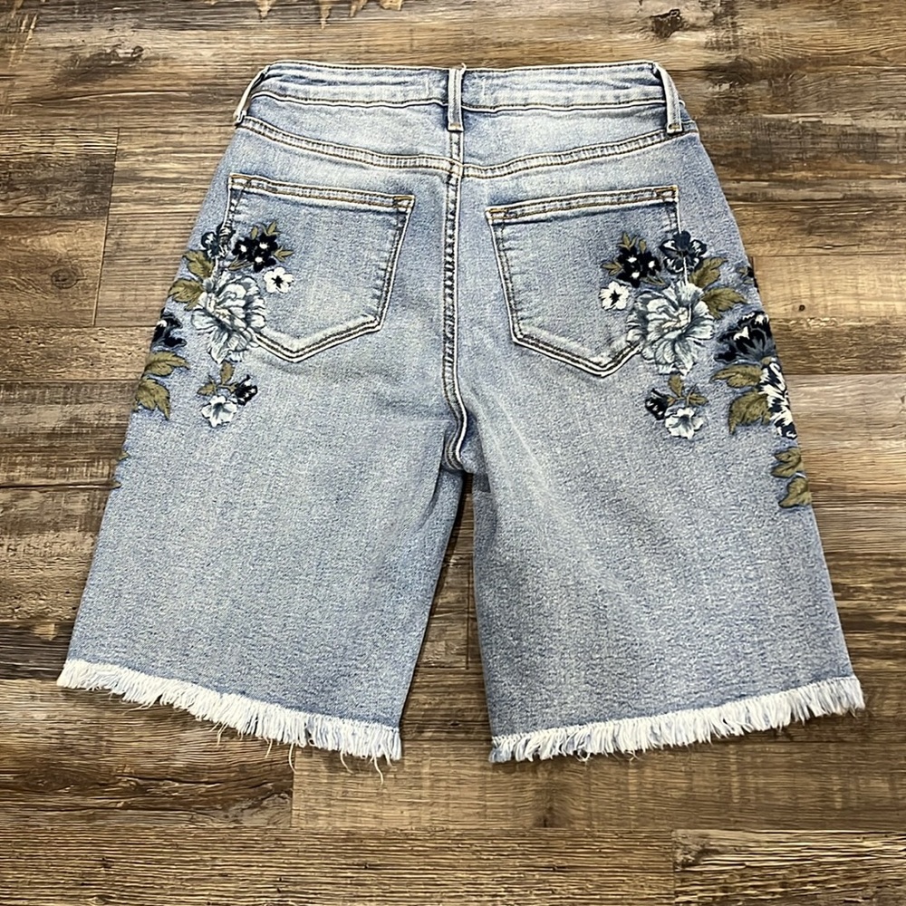 Driftwood Blue Bell Floral Bermuda Shorts Size 25 - Picture 2 of 9